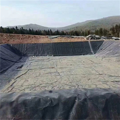 HDPE雙光面土工膜與復合土工膜在污水池和垃圾填埋場中的應(yīng)用 防滲覆蓋的可靠選擇
