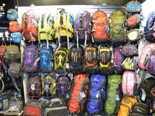 濟(jì)南槐蔭小跑戶外用品店 一站式鞋帽裝備，助您暢享戶外時(shí)光